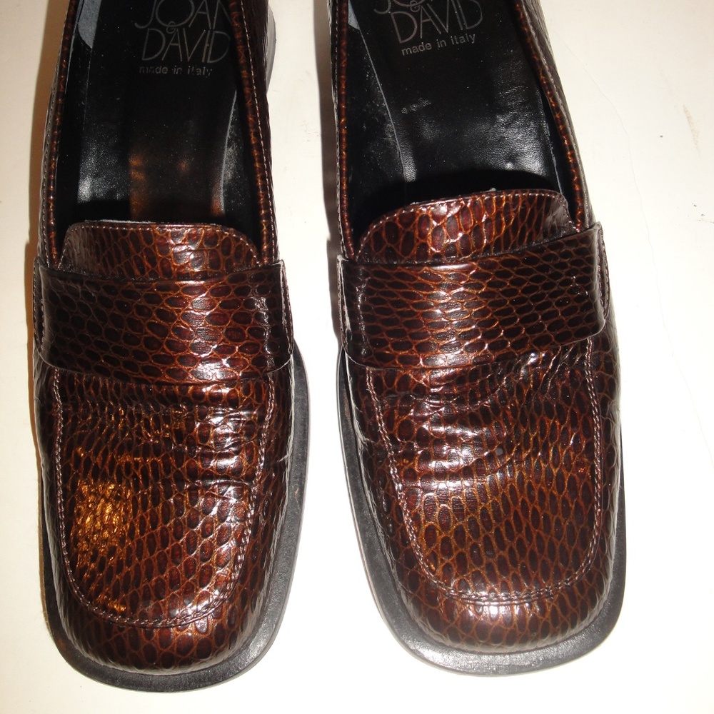 JOAN & DAVID BROWN LEATHER WOMENS LOAFER, SHOE SIZE 7.5 M / 38.5